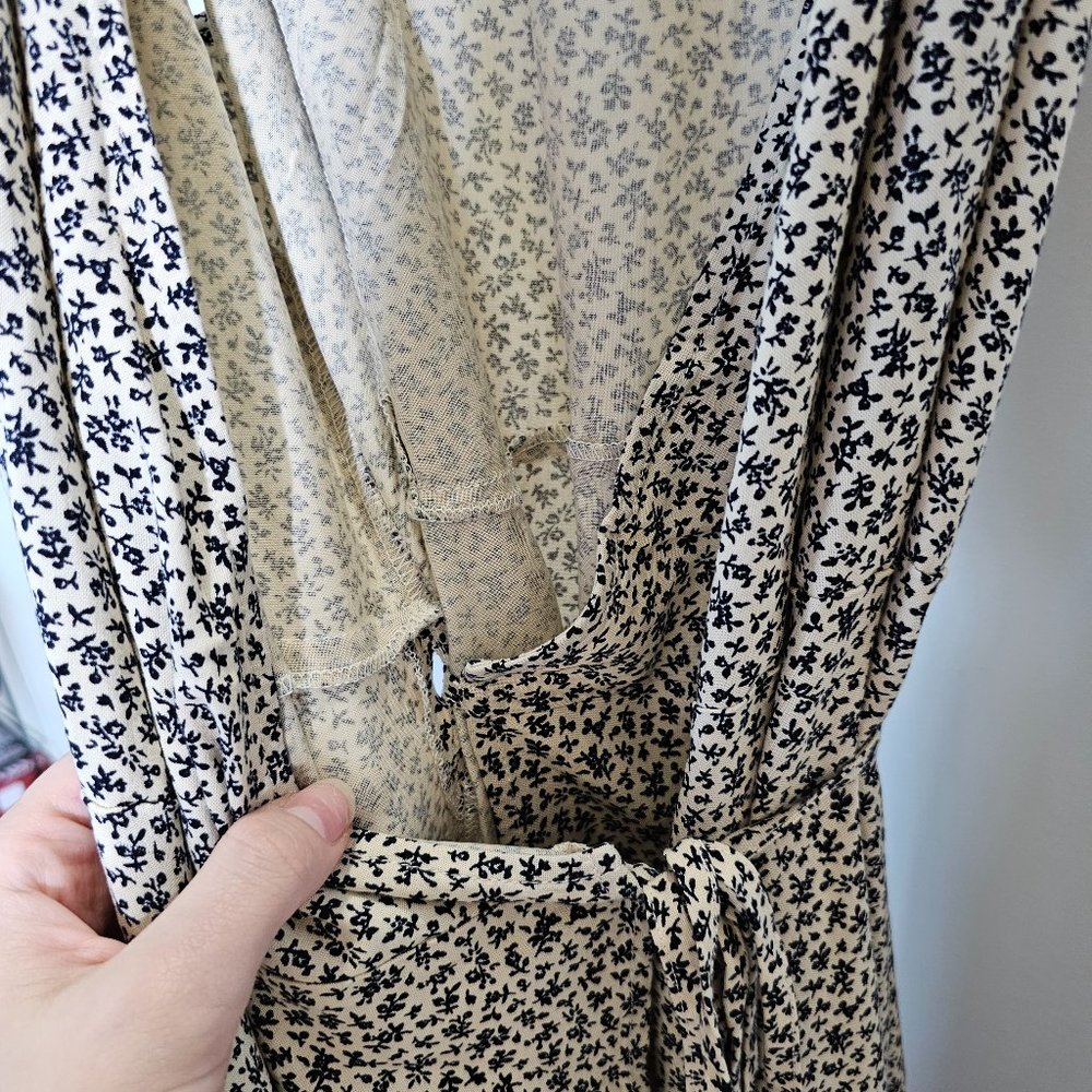 🏷️NWT Brandy Melville Floral Wrap Sleeveless Midi Dress In Beige/Black - OS - Picture 9 of 10